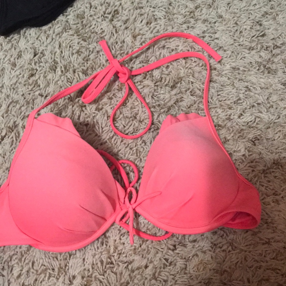 Victoria’s Secret bikini